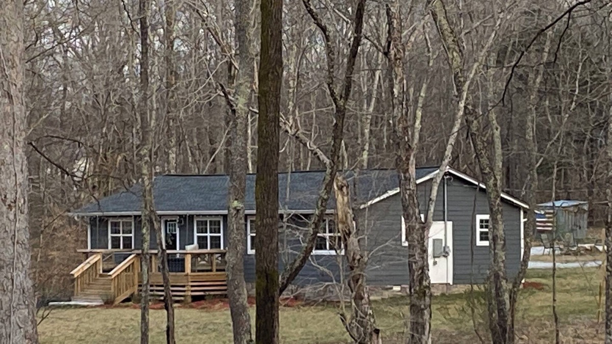 Fairview Cottage | Charming 5-bedroom cottage with AC and WiFi in Fairview