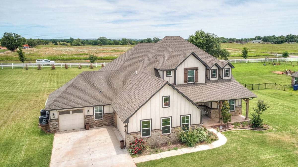 Edmond Other | Charming 5-bedroom farmhouse with WiFi, AC Homely getaway Farm house!
