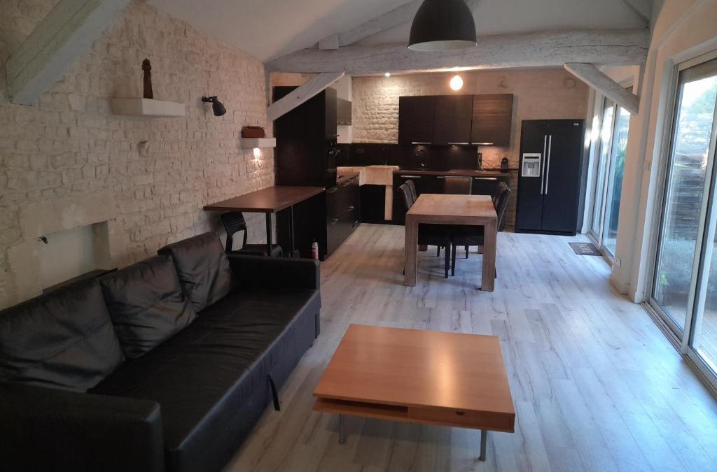 Croix Chapeau House | Charming 5-Bedroom House in Croix-Chapeau, La Rochelle, France