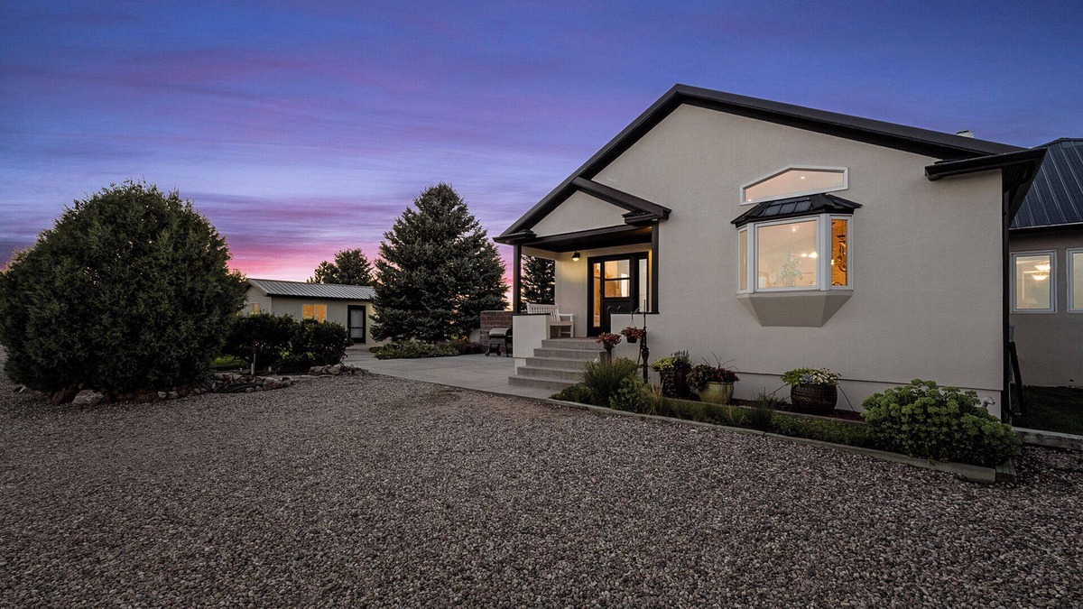 Meriden Cabin | Charming 5-bedroom lodge with WiFi, AC in amazing La Grange, perfect getaway