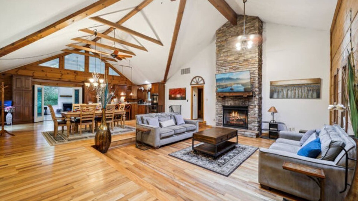 Port Tobacco Cabin | Charming 5-bedroom Tranquil Timber Lodge with swim spa Jacuzzi