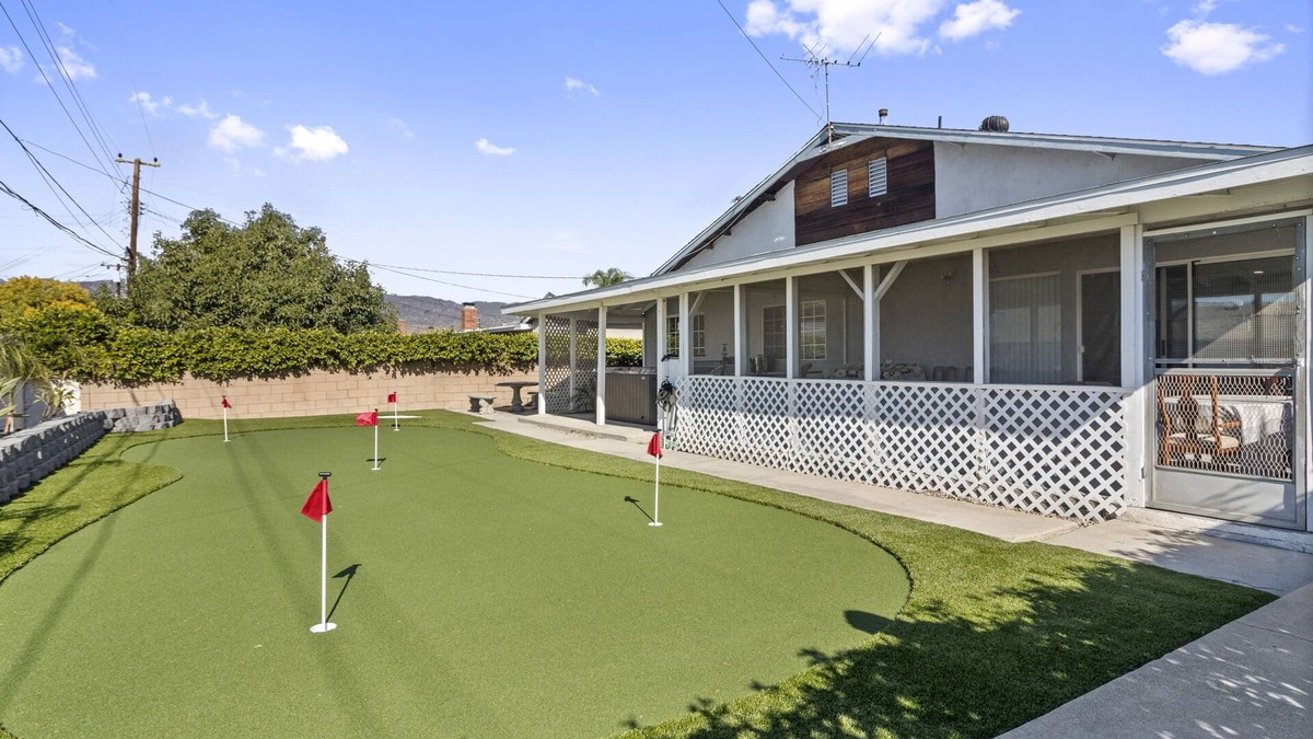 Glendora House | Charming 5 bedroom with a putting green