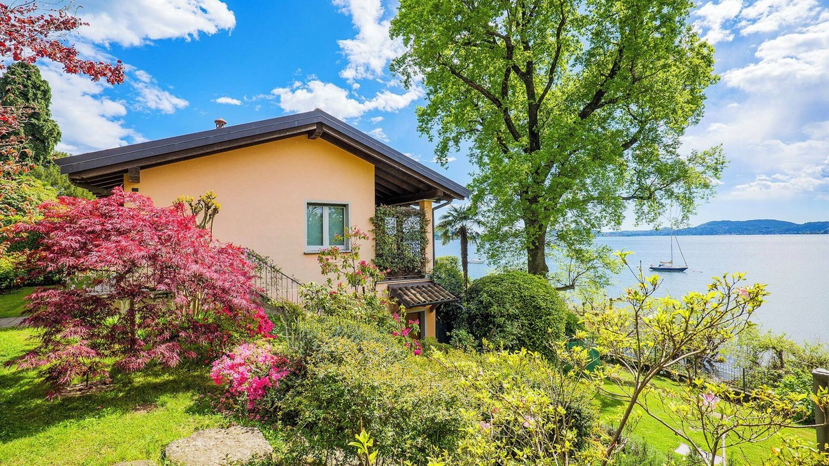 Sasso Moro Villa | Charming 5-room house with approx. 6,000 m² lakeside plot
