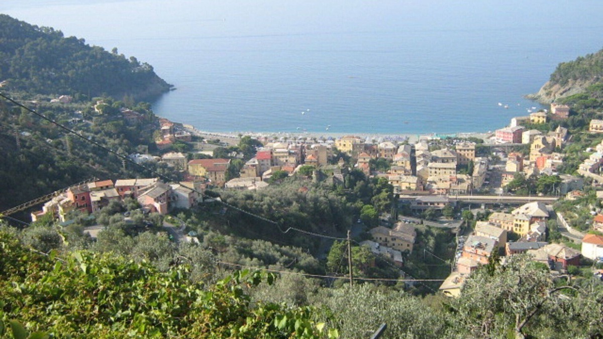 Bonassola Apartment | Charming 50m2 + covered loggia overlooking the sea