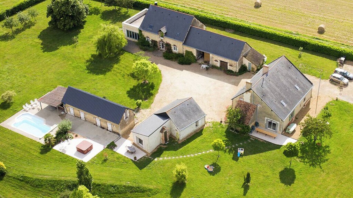 Pontigne Other | Charming 8-bedroom farmhouse with swimming pool for 30 people