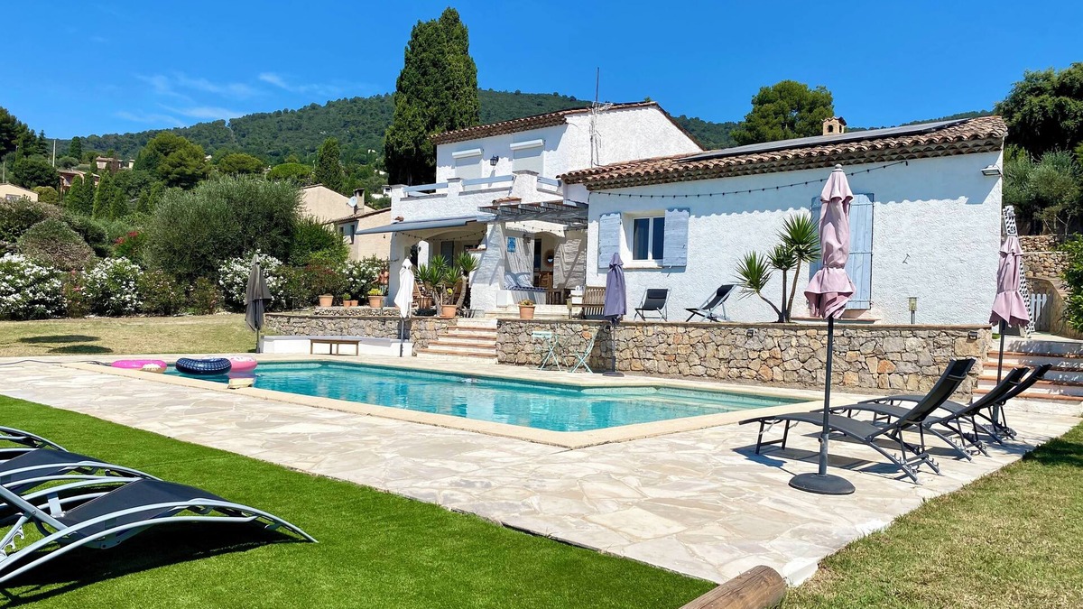 Le Tignet Villa | Charming 8 room villa with private pool overlooking hills