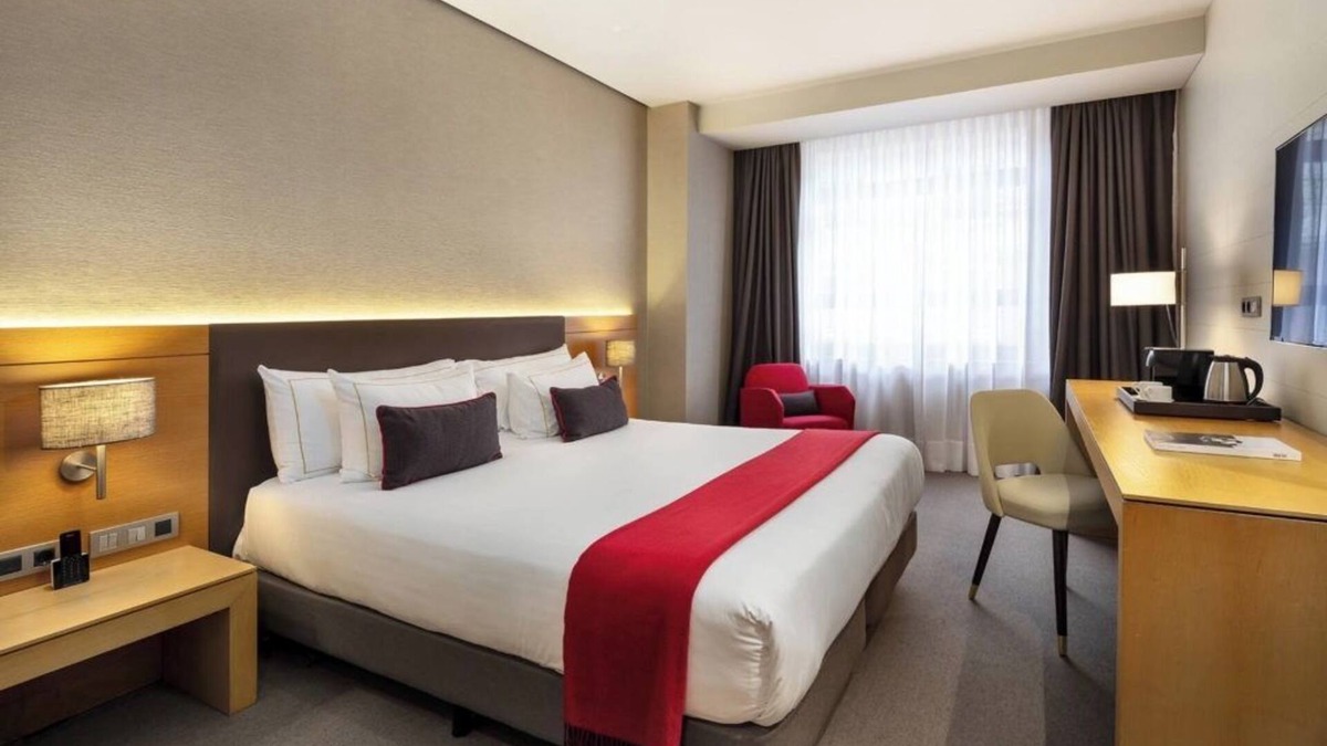 Anantapur Hotel | Charming 9-bedroom hotel with WiFi, AC in fantastic Anantapur