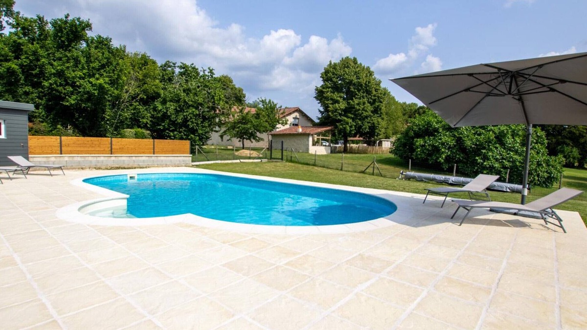 Agonac Cottage | Charming 9-Person Home with Shared Pool, Private Pond, Near Brantôme and Périgueux