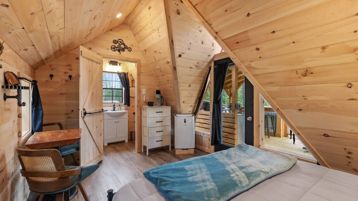 Oxford Cabin | Charming A-Frame Cabin | Cold Plunge Tub | Hot Tub