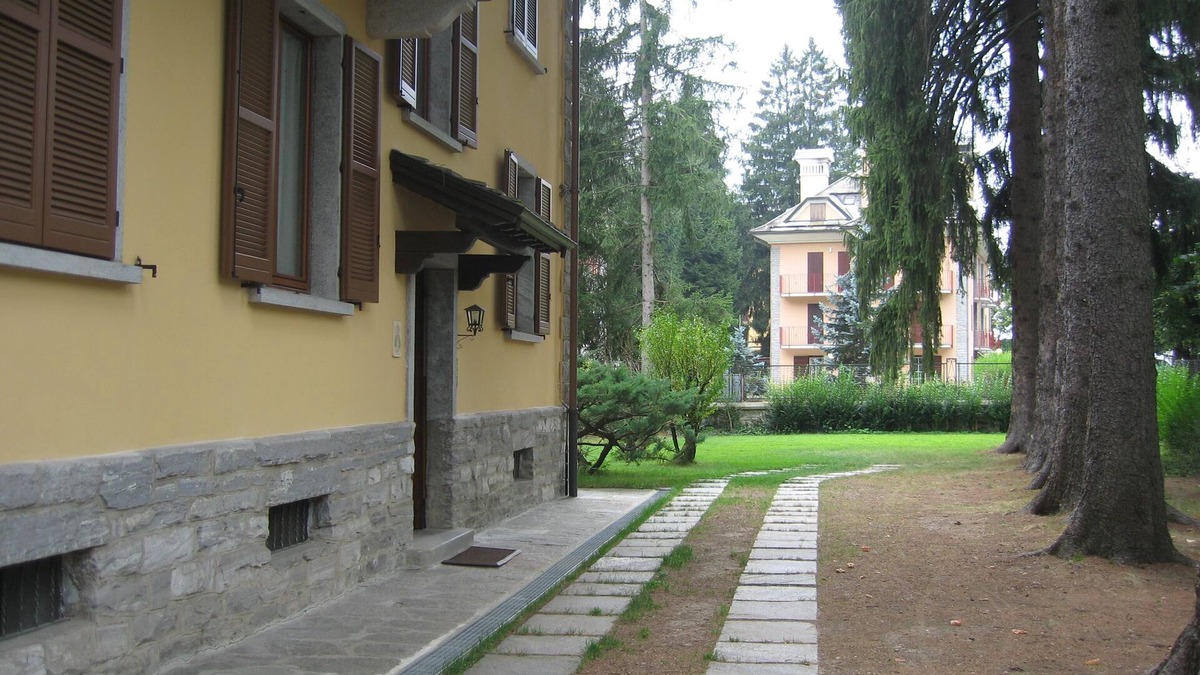 Santa Maria Maggiore Apartment | Charming apartment in a stately villa a stone's throw from the center