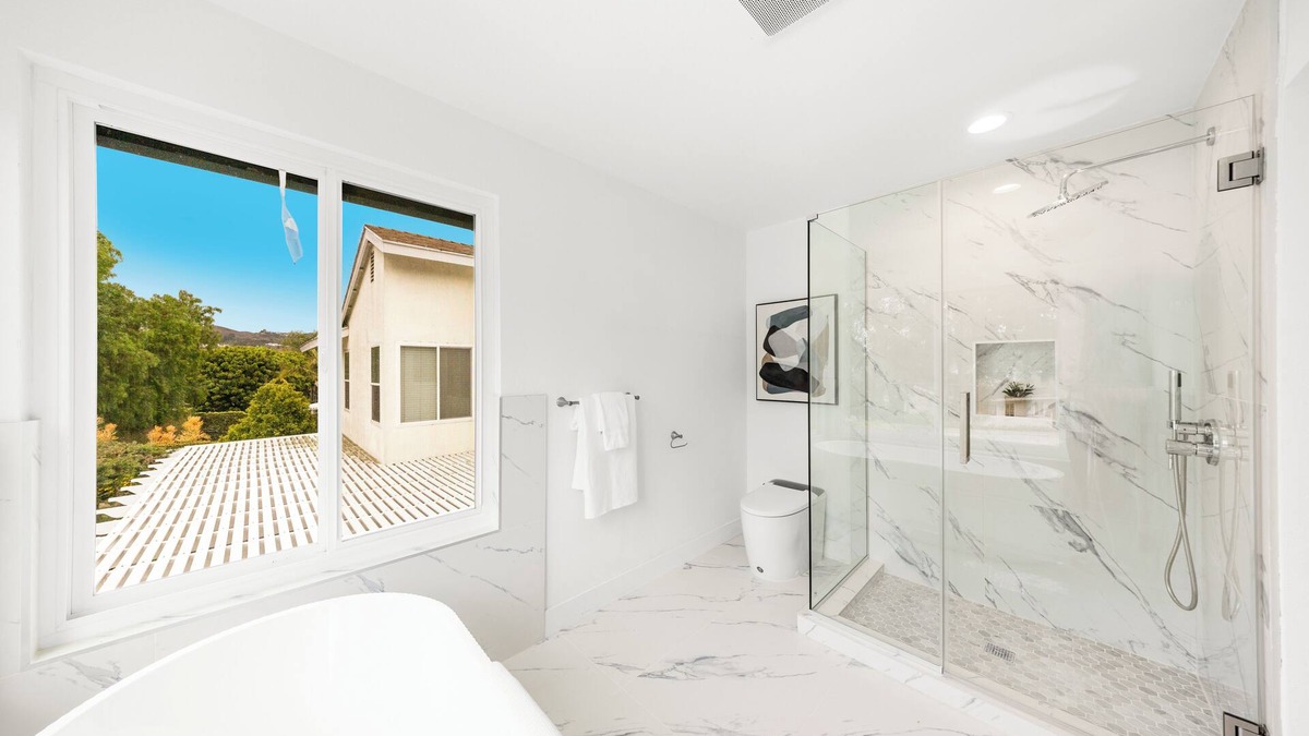 Del Obispo House | Charming A Master bedroom of the house in Dana Point , Mile to Beach.