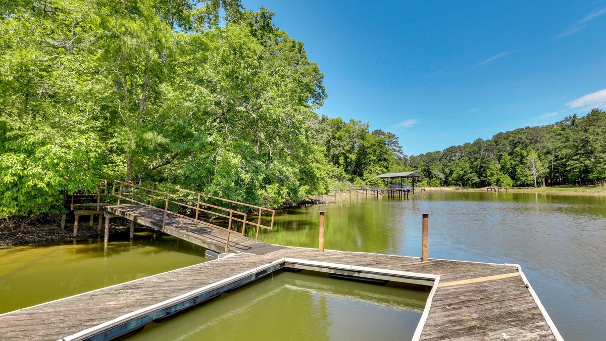 Abbeville House | Charming Abbeville Home w/Private Boat Dock!