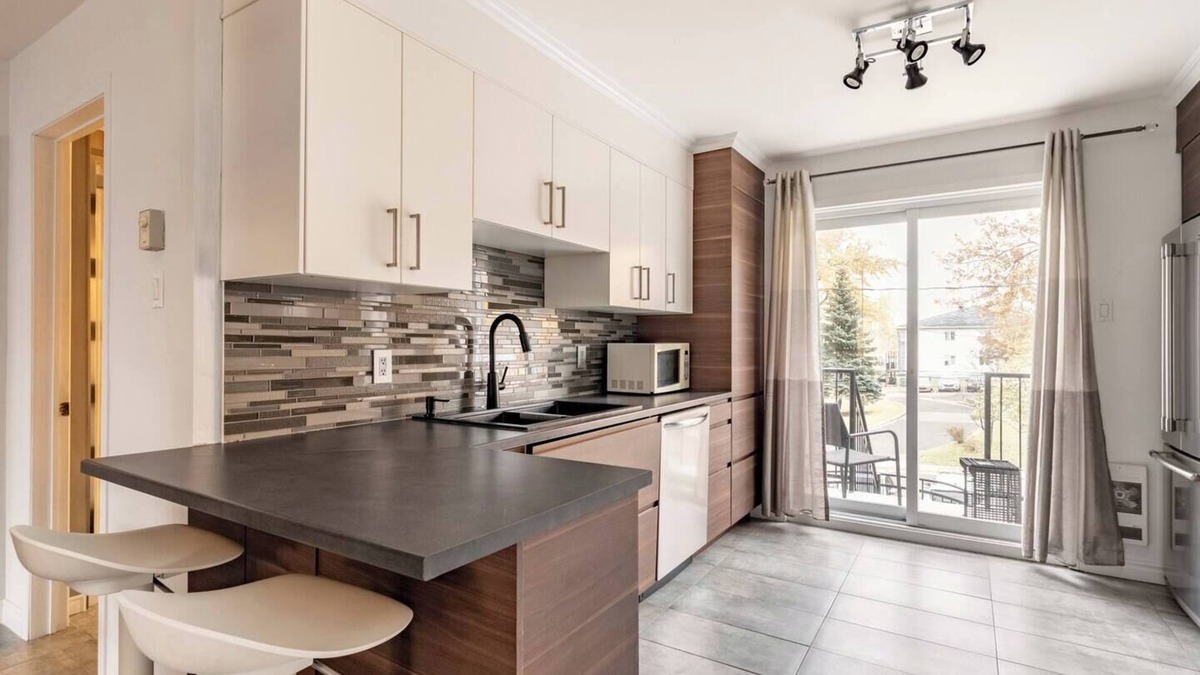 Bout-de-l'Ile Apartment | Charming Accommodation in Montreal