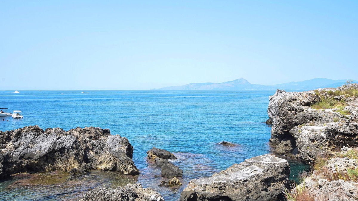 Palmi House | Charming aesthetically beautiful cottage with sea view and cozy terrace.