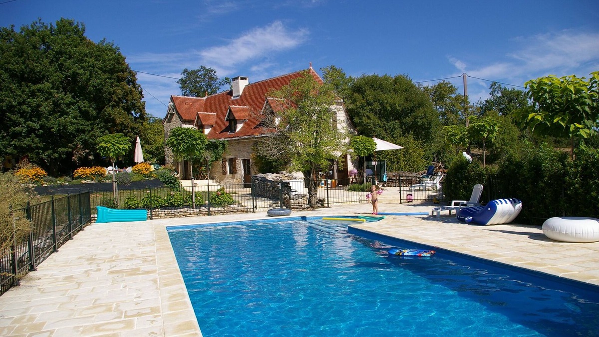 Espedaillac House | Charming air-conditioned house with heated fenced swimming pool and large garden