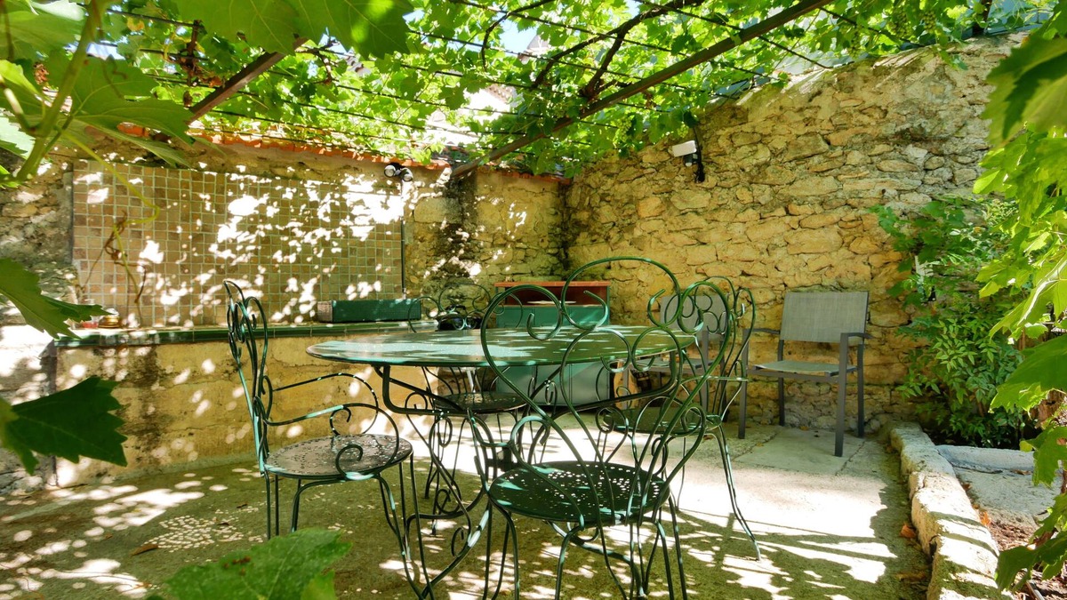 Sommieres Cottage | Charming air-conditioned cottage "the cabin" and its private and independent garden