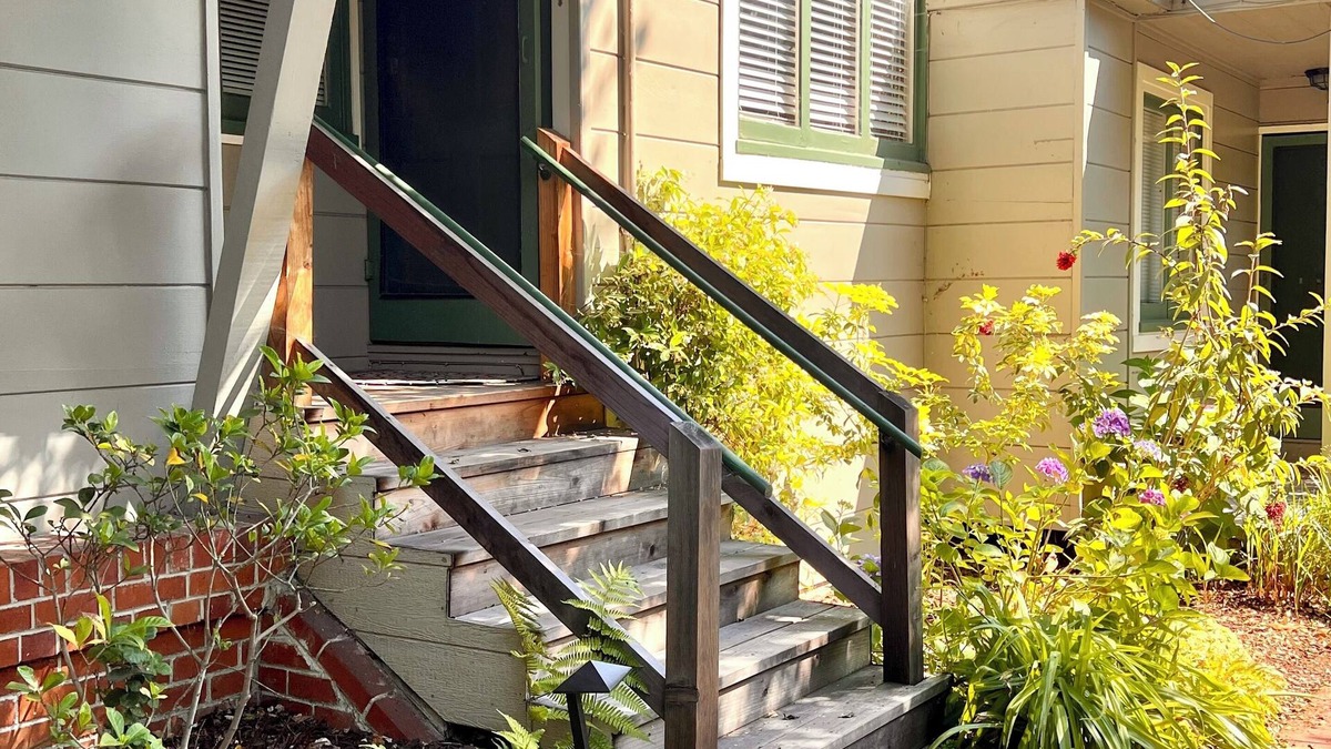Alameda Apartment | Charming Alameda Bungalow Easy Access to San Francisco, Beach, Redwoods, Marinas