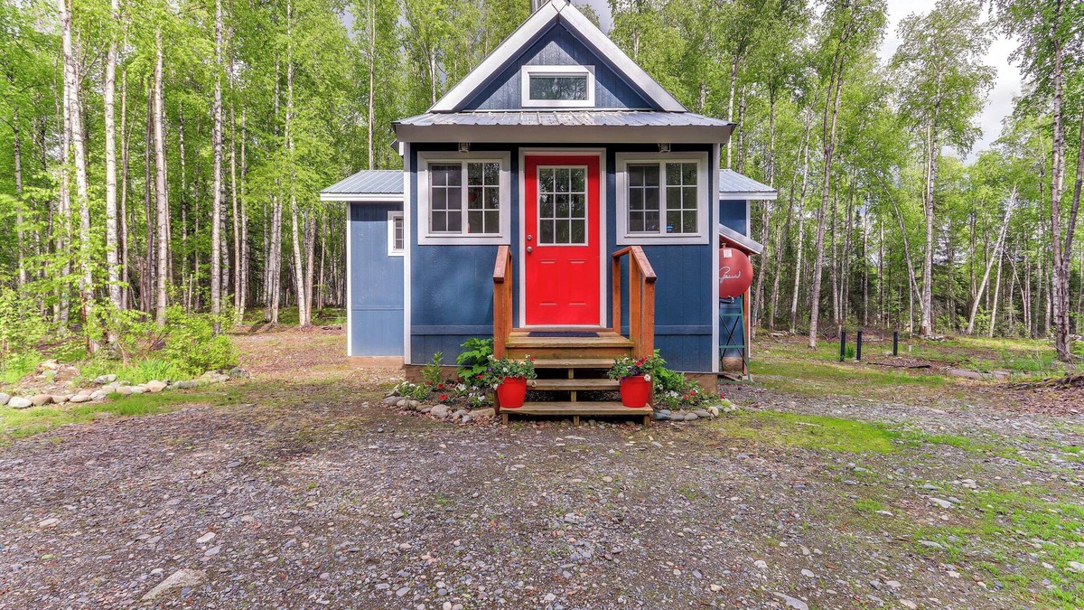 Willow Cabin | Charming Alaska Vacation Rental w/Gas Grill!