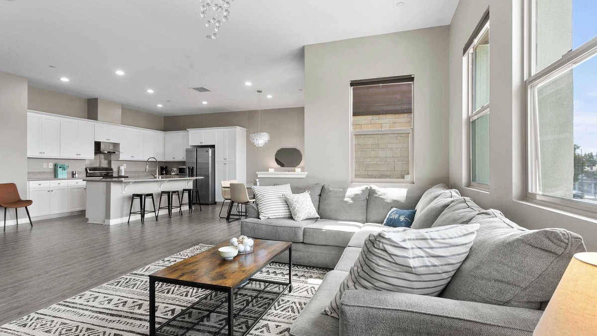 Bellflower House | Charming Alondra Blvd Townhouse Retreat with Modern Comforts and Serenity #41820