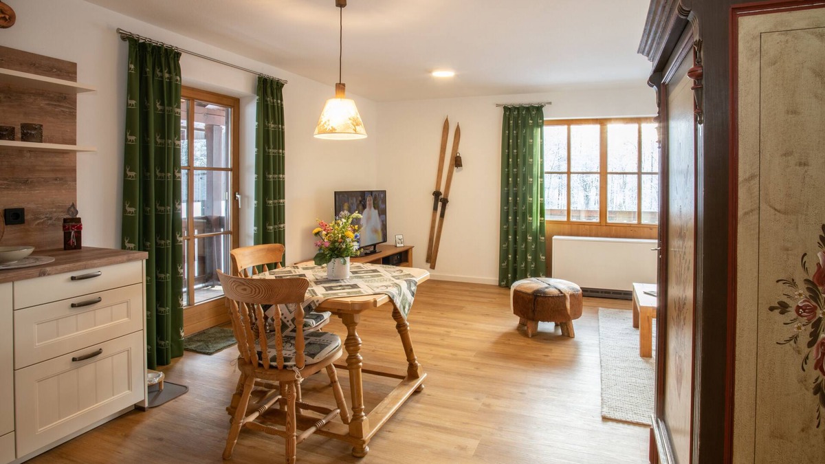 Nesselwang Apartment | Charming alpine flair with Königscard!