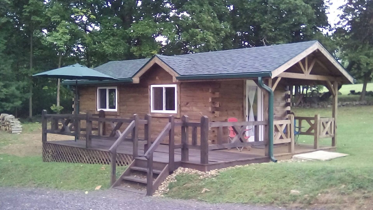Carlton Cabin | Charming Amish-Built Log Cabin in Utica, PA