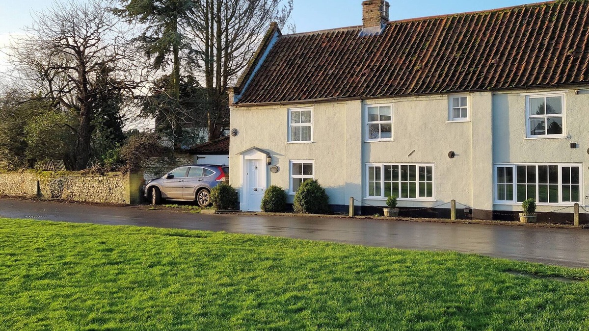 South Creake Cottage | Charming and beautifully placed.