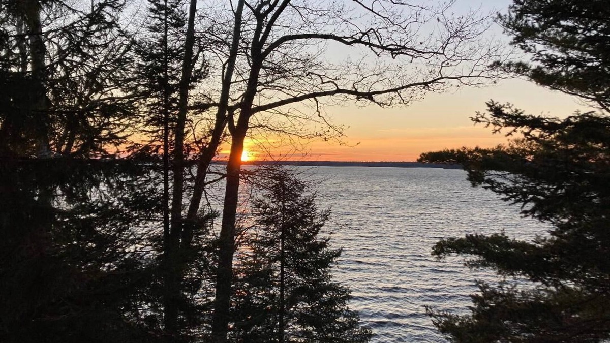 Lac du Flambeau Cottage | Charming and Cozy, 4-Season, Fence Lake Cottage with Beautiful Sunset View