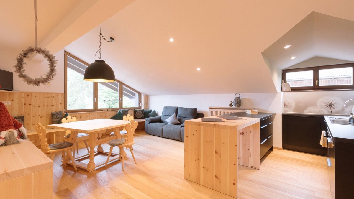 Aldino Apartment | Charming and Cozy Holiday Home “Ferienwohnung SEA Wieserhof” with Mountain View, Balcony, Shared Garden & WiFi; Parking Available
