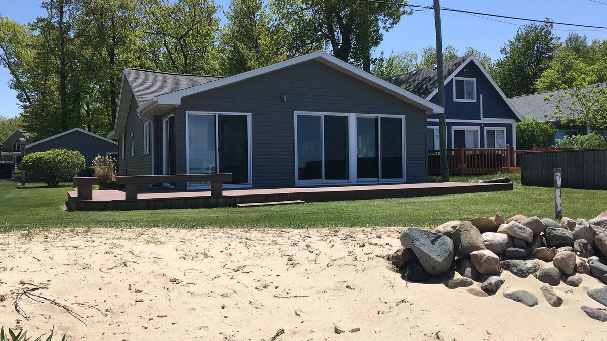 Port Austin Cottage | Charming and Cozy Lake Front Cottage on Private Beach