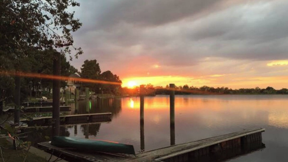 Madisonville House | Charming and Cozy lakefront townhome near historic Madisonville. Pet friendly!