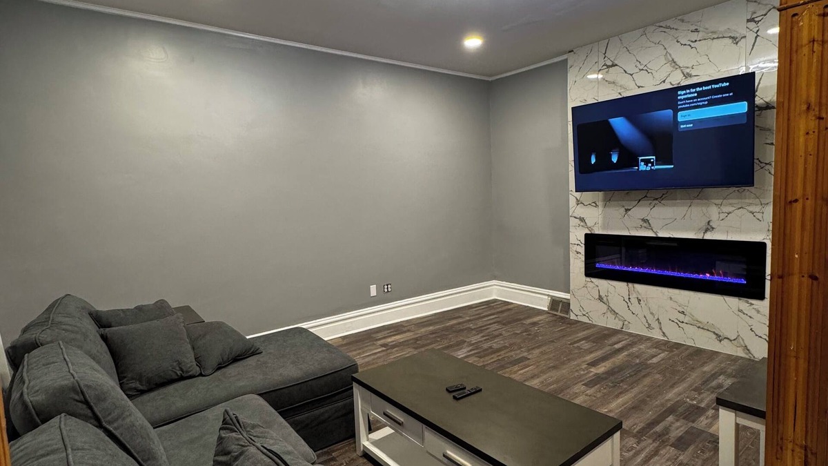 South Side Slopes House | Charming and luxurious 2-bed house in Pittsburgh with AC