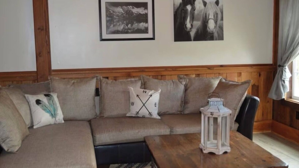 Danbury Cottage | Charming and private 3-bedroom cottage in Danbury with WiFi, fitness room, AC