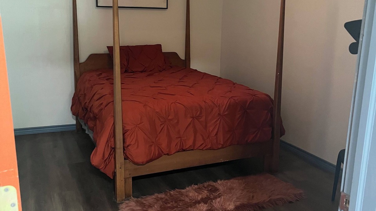 Oakhurst Bed & Breakfast | Charming and Quiet B&B with 2 bedrooms and Wi-Fi, AC in Quaint Coldspring