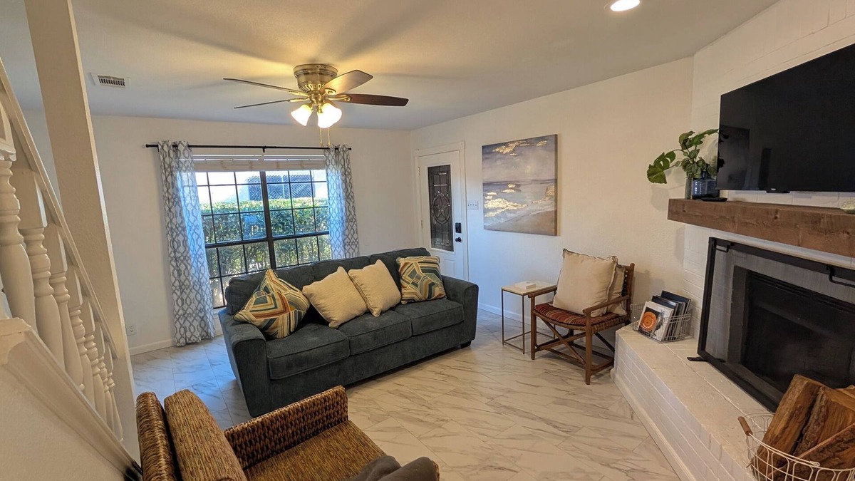 Midland House | Charming and Quiet Townhome Conveniently located