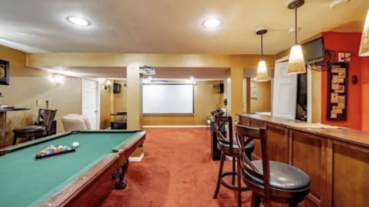 Ware House | Charming and Spacious 3-bedroom house with WiFi, AC in a quiet environment