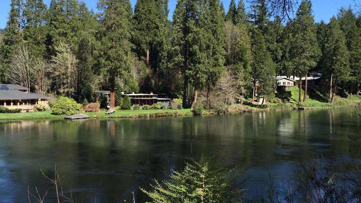 Walterville House | CHARMING AND SPECTACULAR RIVERFRONT HOUSE, BEAUTIFUL IN ANY SEASON OF THE YEAR!