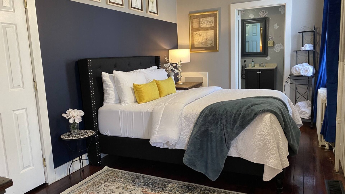 Rohrerstown Apartment | Charming and unique 1 bedroom Victorian Apartment