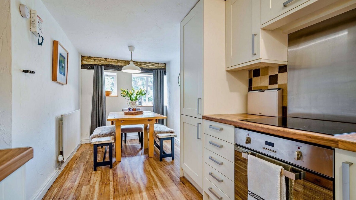 Longborough Cottage | Charming and welcoming dog friendly - Horseshoe Cottage