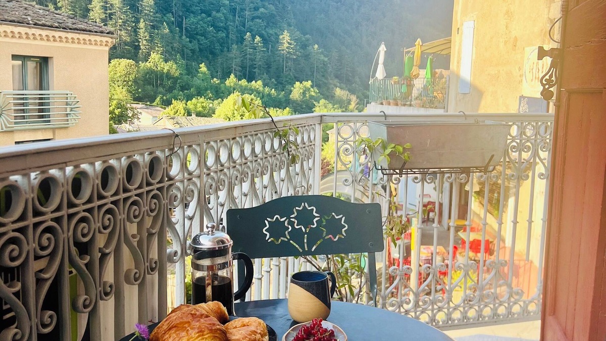 Chatillon-en-Diois Apartment | Charming apartment in the heart of the village Balcony with mountain view