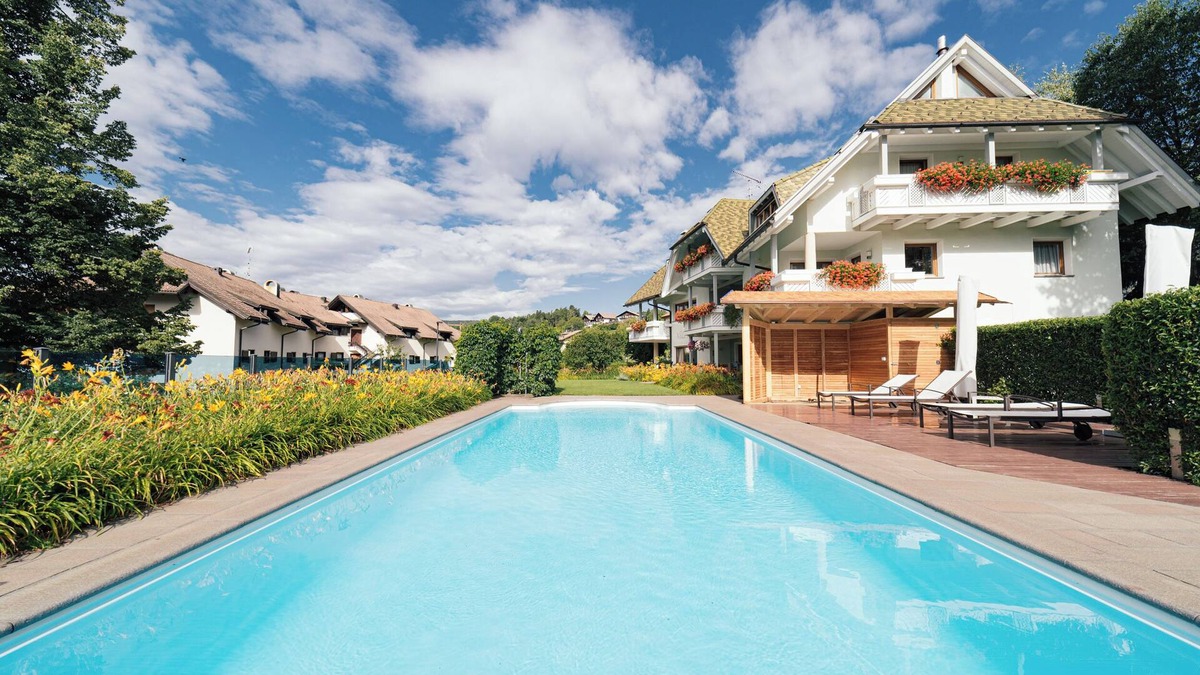Collalbo Apartment | Charming Apartment "Steppe" in Villa Anina with Pool