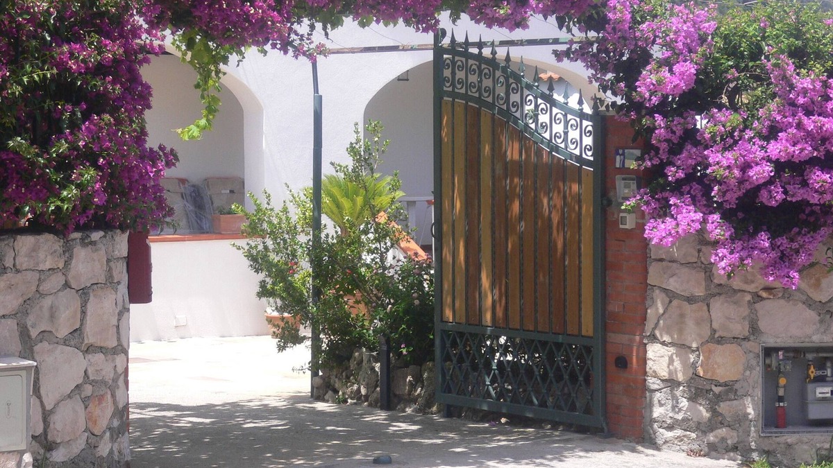 San Felice Circeo Apartment | Charming apartment in villa with veranda overlooking the sea