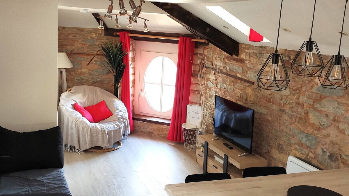 Chateaubriant Apartment | Charming Apartment - Downtown