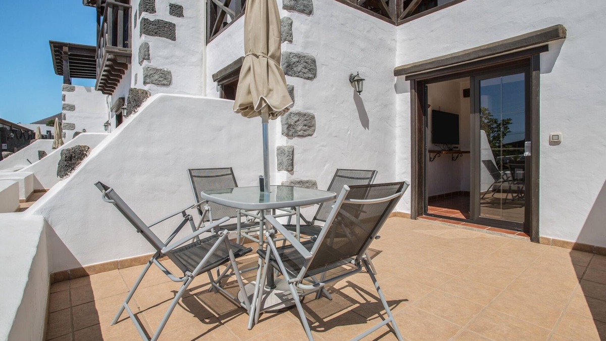 La Asomada Apartment | Charming Apartment "2" with Terrace, Community Pool & Wi-Fi