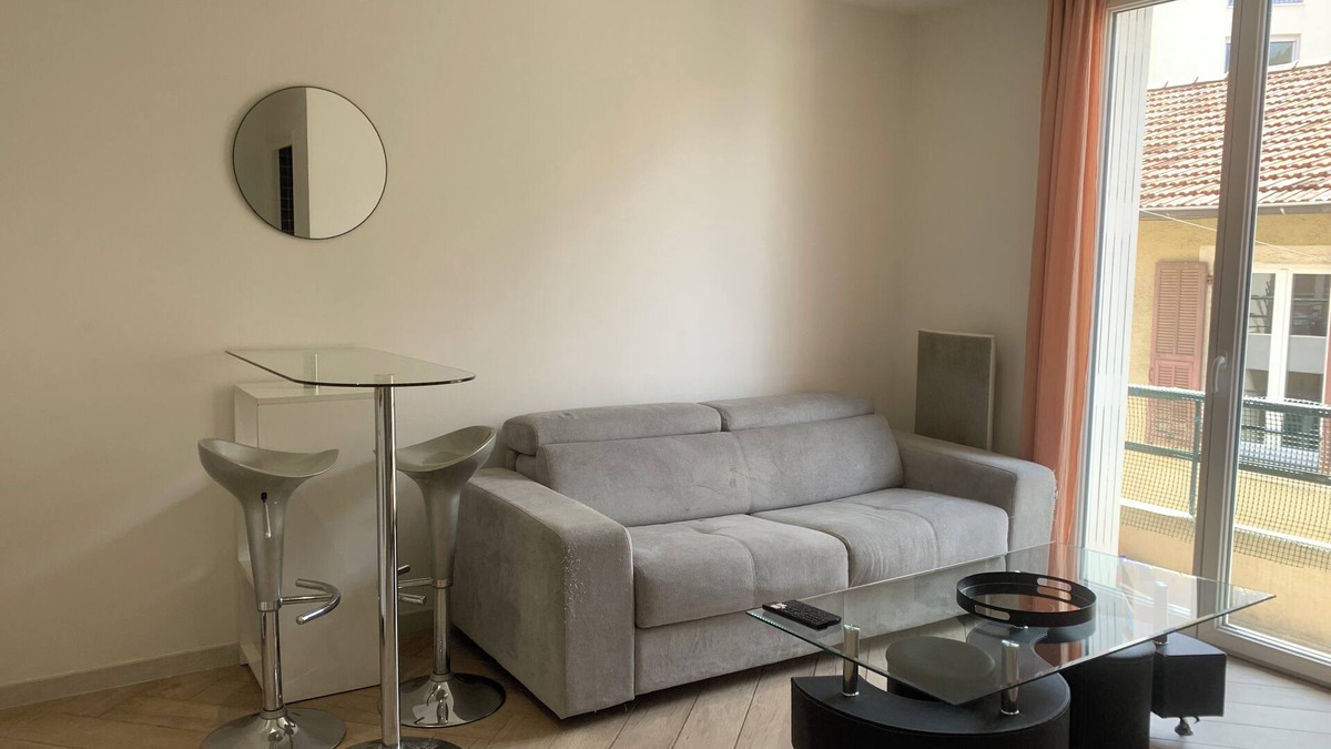 Fabron Apartment | Charming apartment 5 minutes from the beach