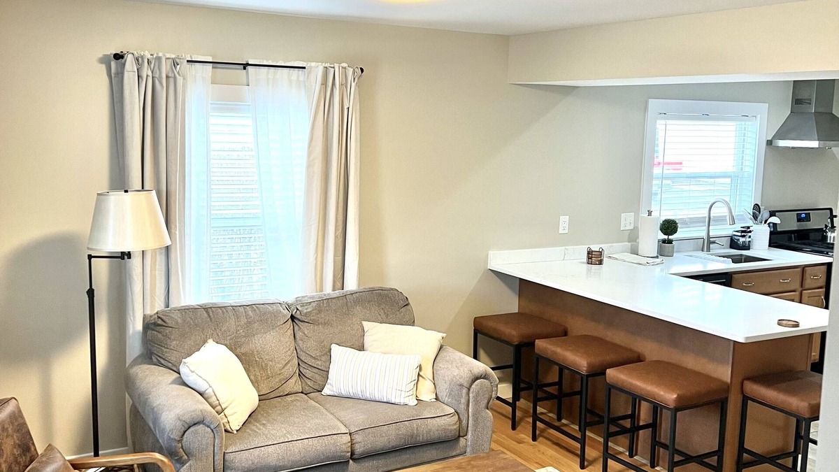Northwest Harwinton Apartment | Charming apartment 7 minute walk to downtown