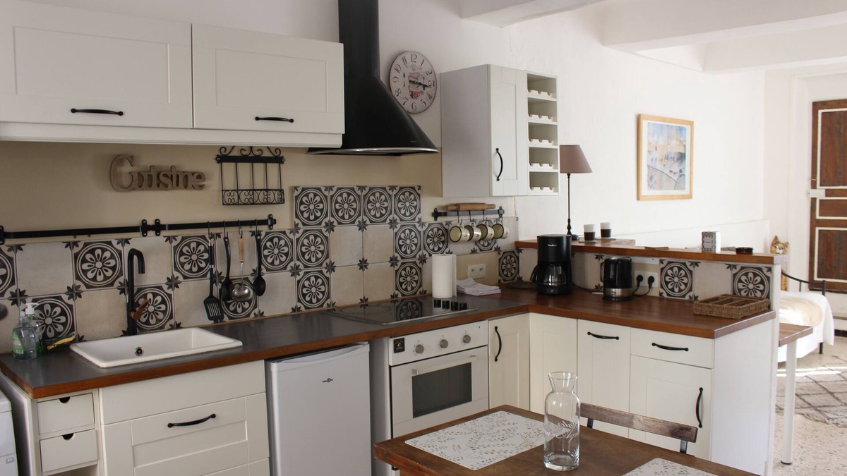 Puyloubier Apartment | Charming apartment at the foot of La Sainte-Victoire, 20 mins from Aix en Provence