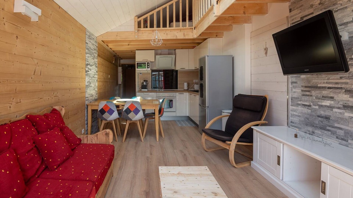 Larringes Apartment | Charming apartment between lake and mountains with terrace