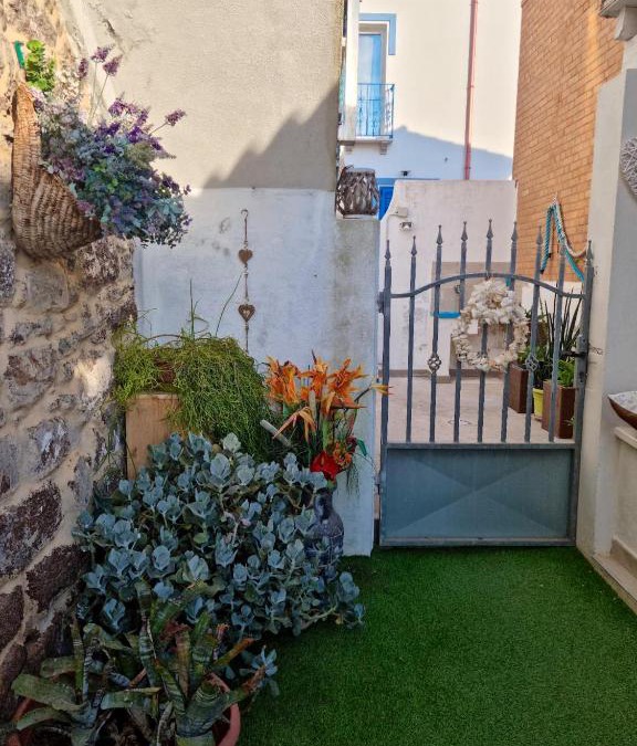 Calasetta Apartment | Charming Apartment Calasetta + Garden