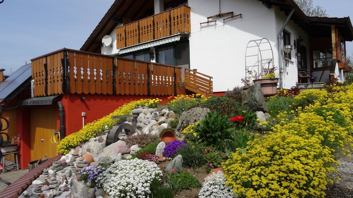 Amtzell Apartment | Charming Apartment “Camilla Wagner” with Mountain View