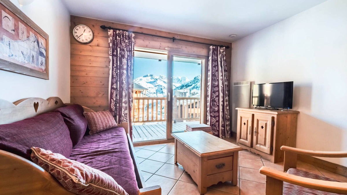 Les Almes Apartment | Charming Apartment · Close to Slopes · Balcony · Wi-Fi · Parking · 6 People
